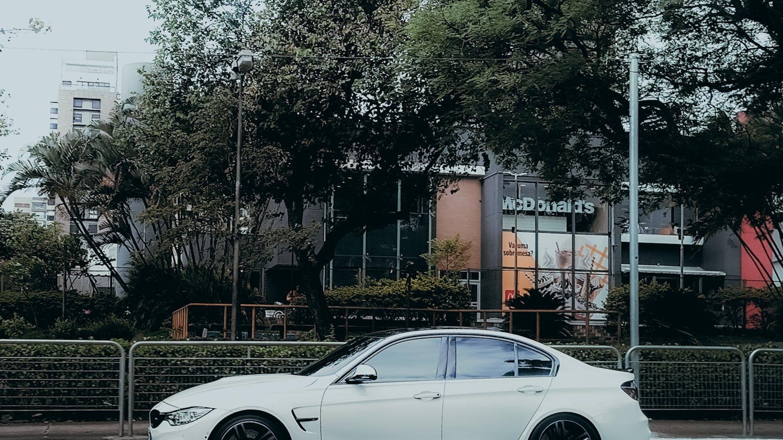 展厅中的二手车